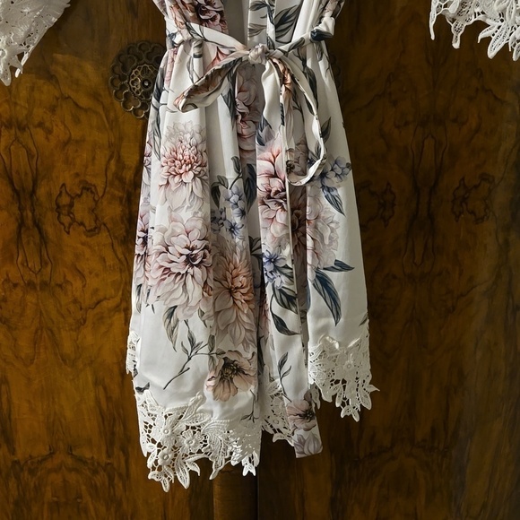 Le Rose Floral Patterned Short Robe Size XS/S - Picture 4 of 7